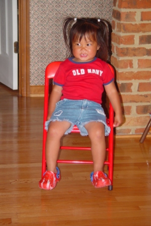 Kasen solo in the red chair
